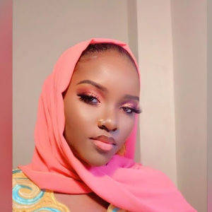 Meet your Posher, Ndeye dior